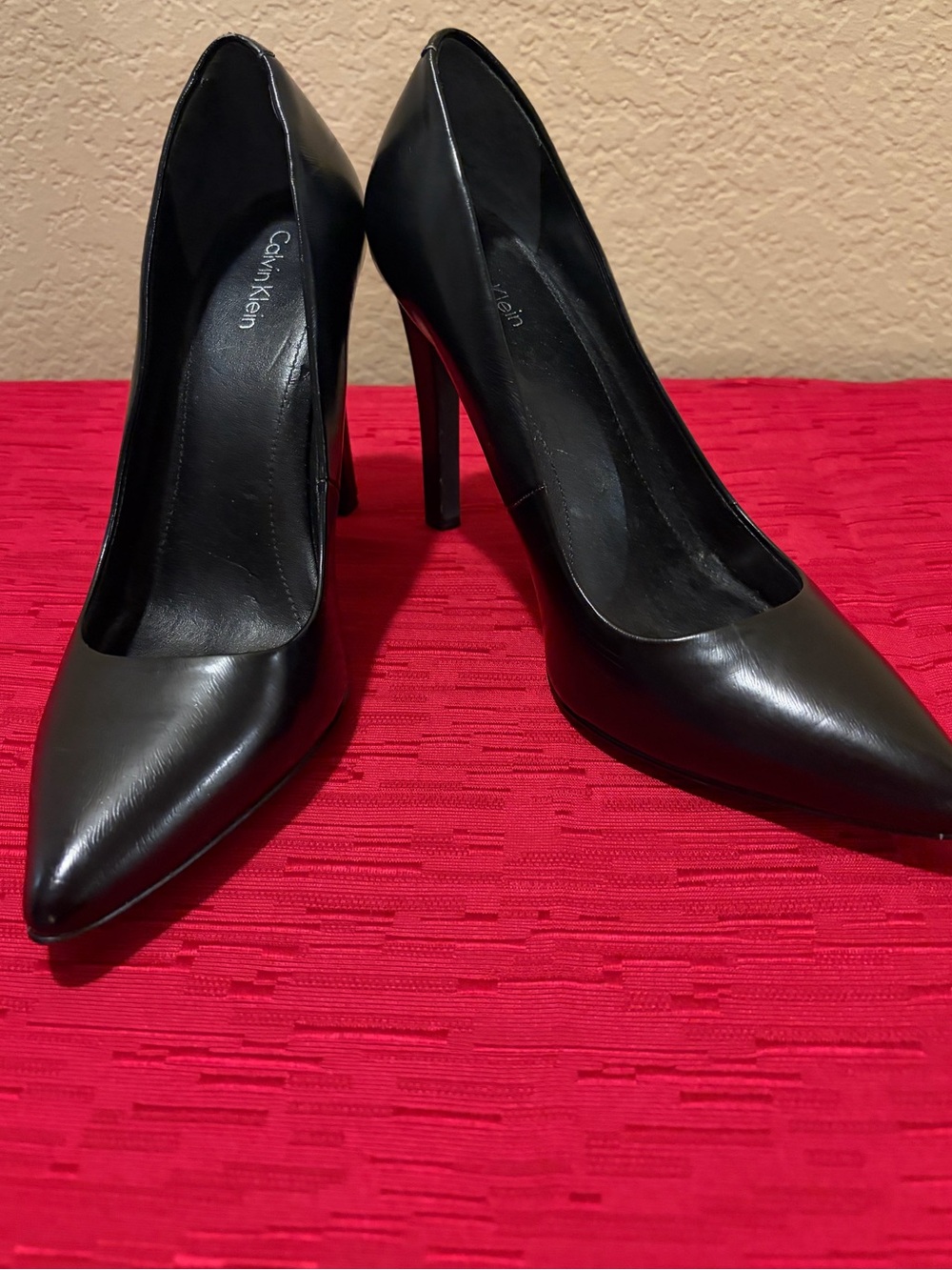 Calvin Klein Black Leather Pointed-Toe Stiletto Pumps Women’s size 9